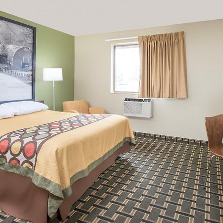 ซูเปอร์ 8 บาย วินด์แฮม ยังส์ทาวน์/ออสตินทาวน์ Hotel ภายนอก รูปภาพ