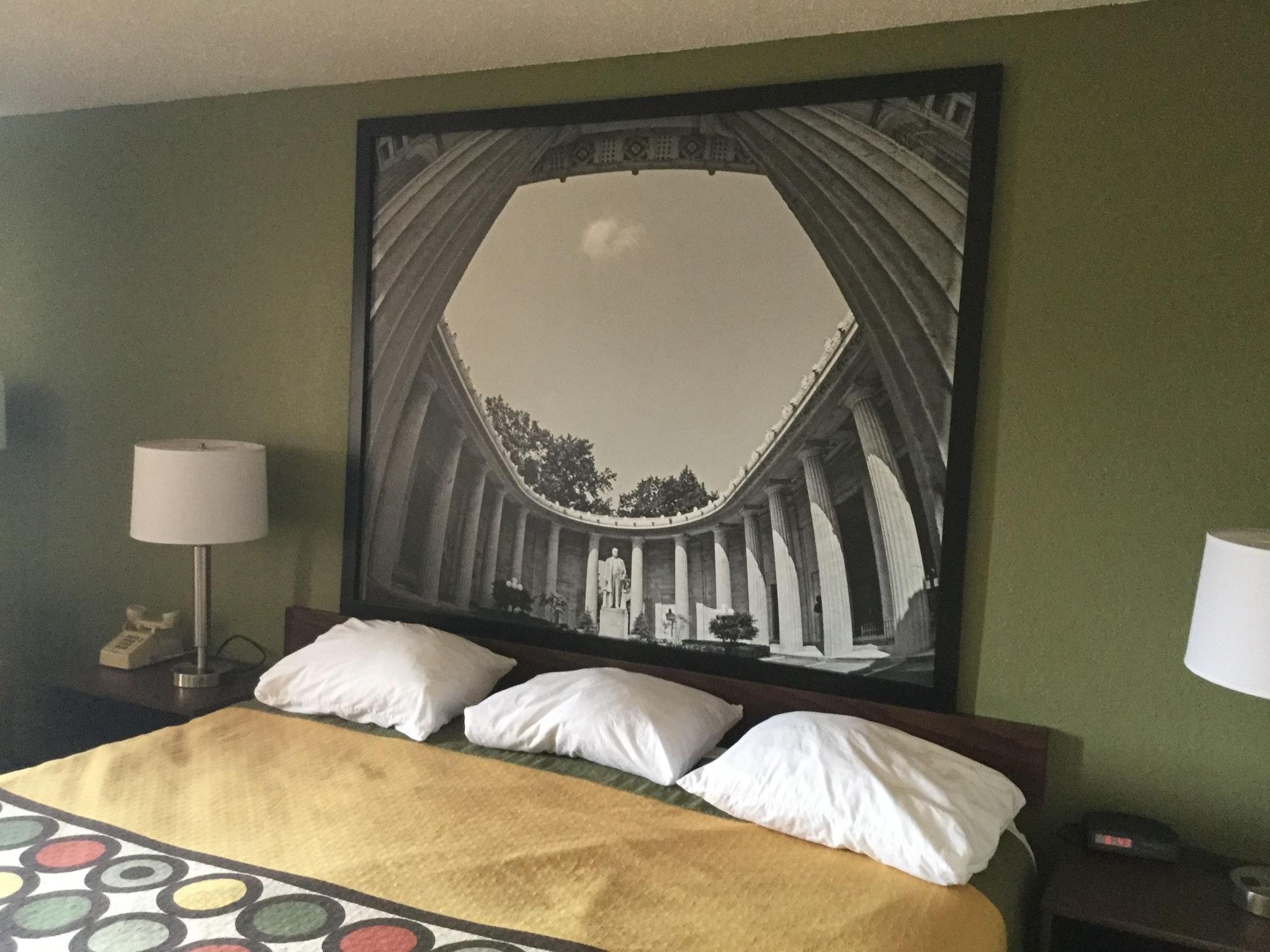 ซูเปอร์ 8 บาย วินด์แฮม ยังส์ทาวน์/ออสตินทาวน์ Hotel ภายนอก รูปภาพ