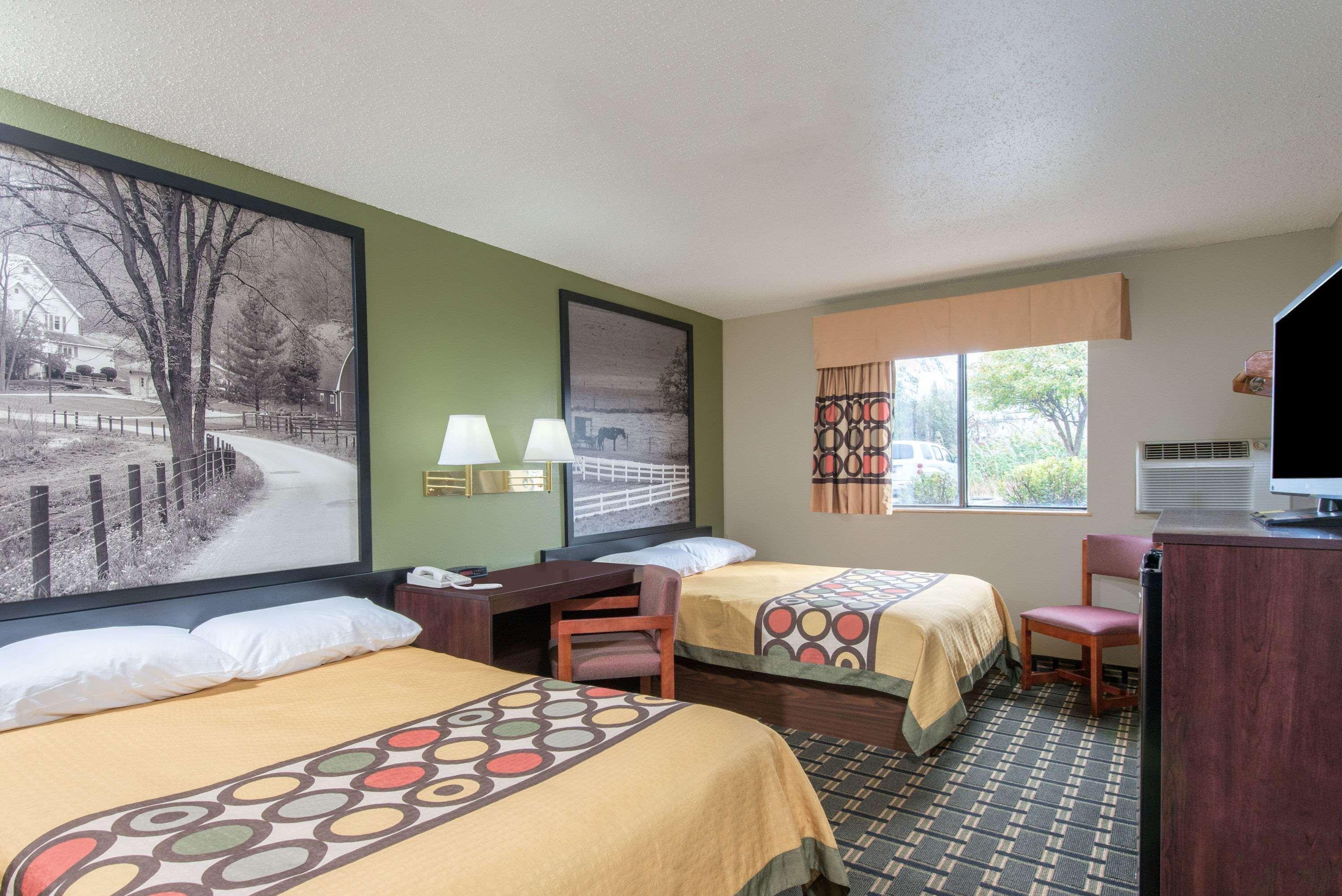 ซูเปอร์ 8 บาย วินด์แฮม ยังส์ทาวน์/ออสตินทาวน์ Hotel ภายนอก รูปภาพ