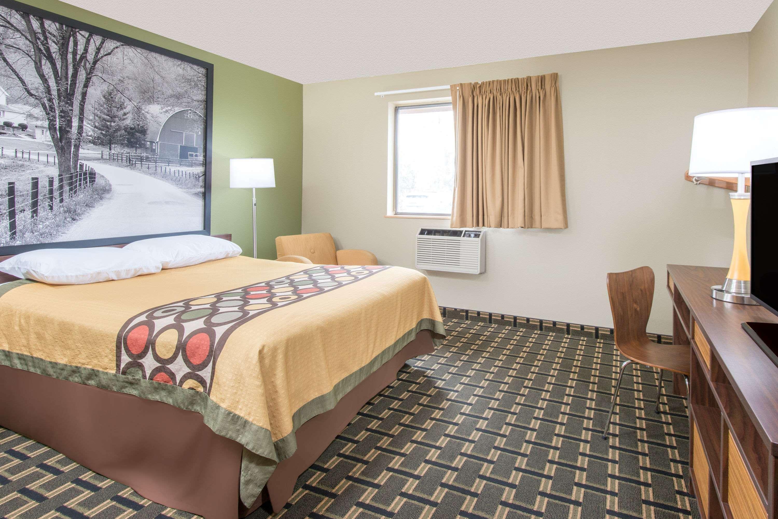 ซูเปอร์ 8 บาย วินด์แฮม ยังส์ทาวน์/ออสตินทาวน์ Hotel ภายนอก รูปภาพ