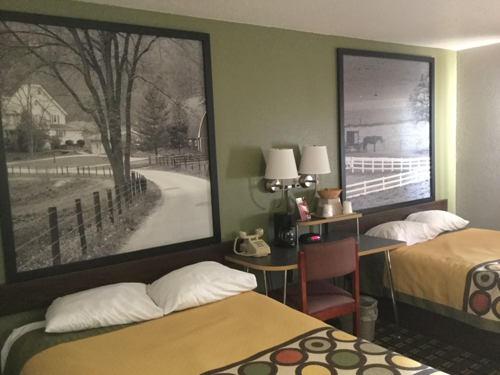 ซูเปอร์ 8 บาย วินด์แฮม ยังส์ทาวน์/ออสตินทาวน์ Hotel ภายนอก รูปภาพ