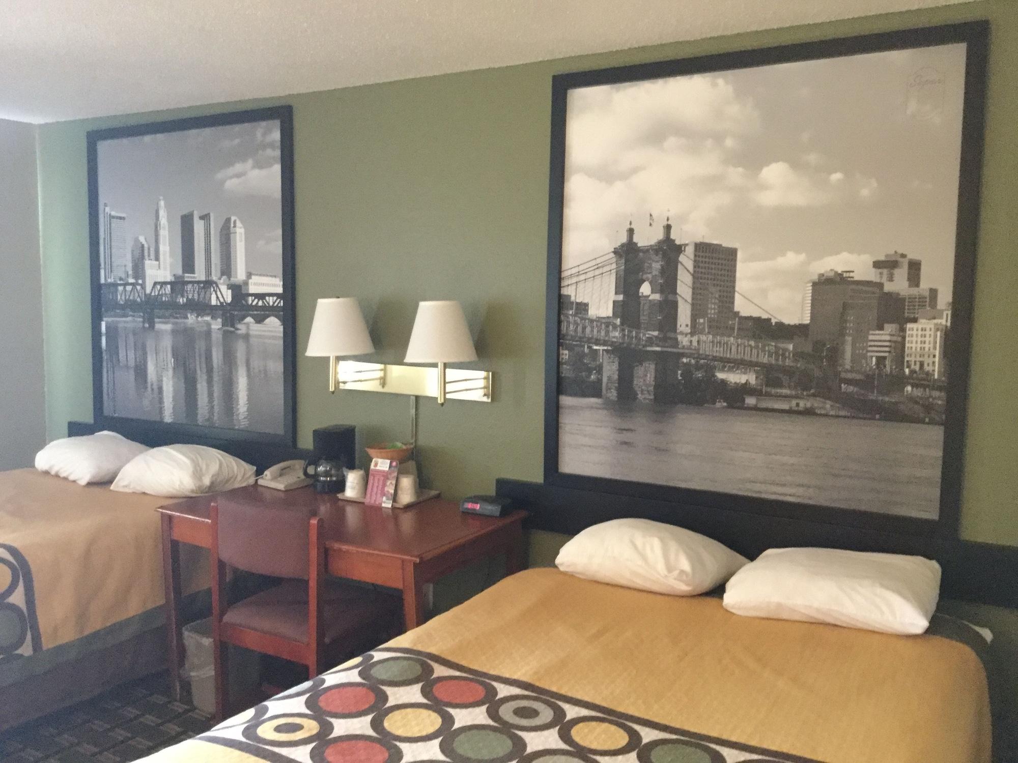 ซูเปอร์ 8 บาย วินด์แฮม ยังส์ทาวน์/ออสตินทาวน์ Hotel ภายนอก รูปภาพ