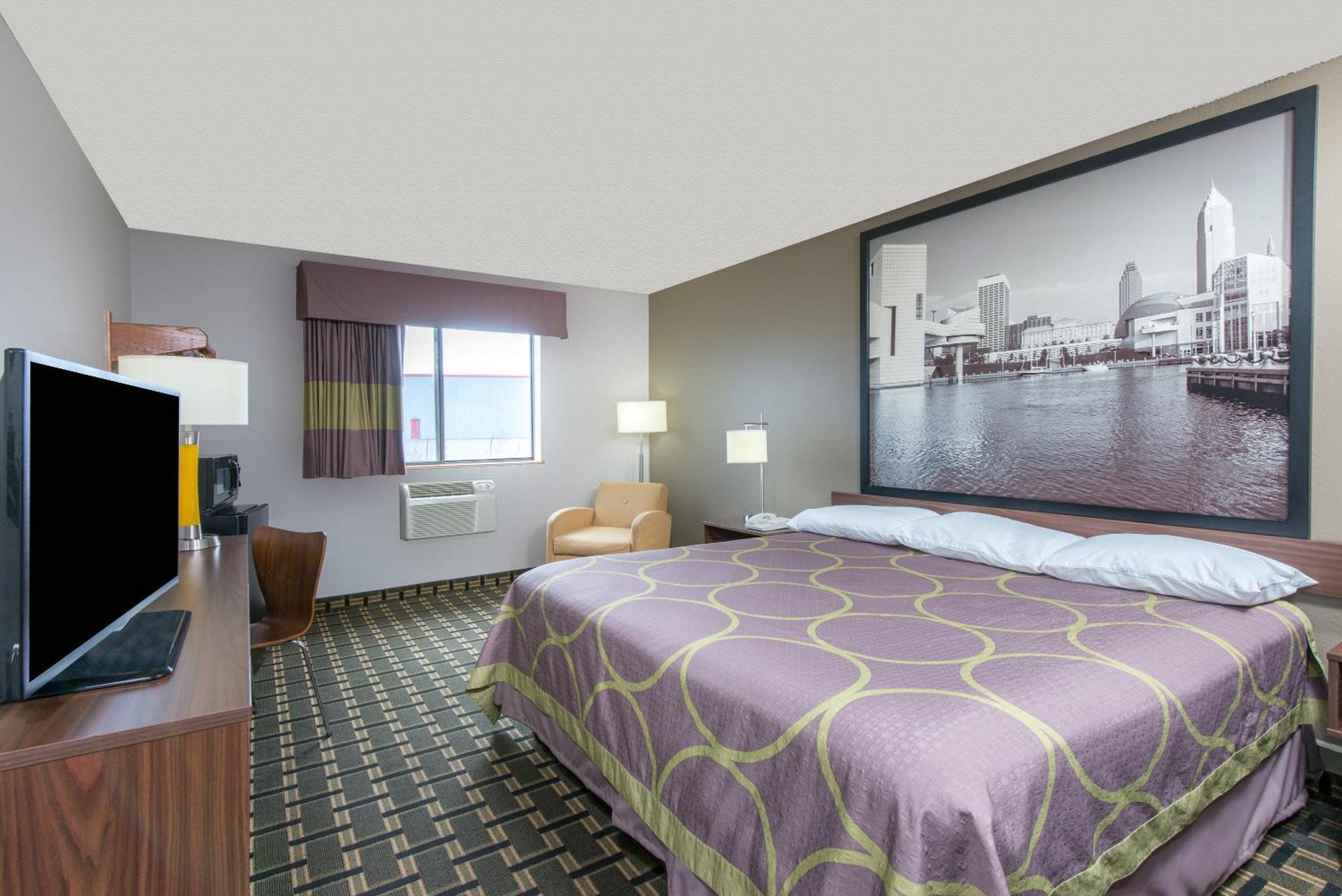 ซูเปอร์ 8 บาย วินด์แฮม ยังส์ทาวน์/ออสตินทาวน์ Hotel ภายนอก รูปภาพ
