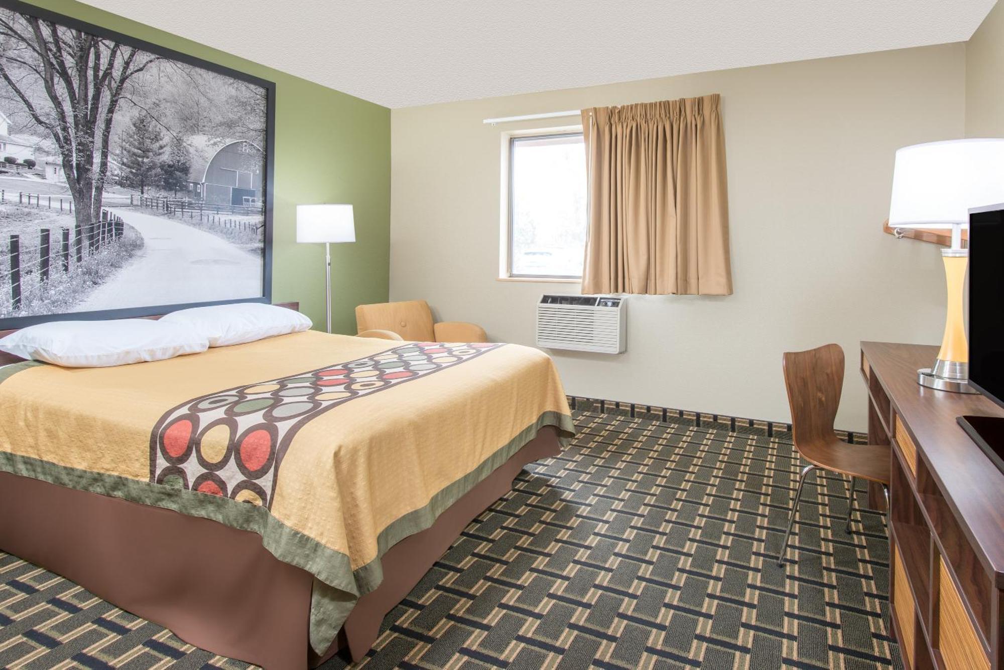 ซูเปอร์ 8 บาย วินด์แฮม ยังส์ทาวน์/ออสตินทาวน์ Hotel ภายนอก รูปภาพ
